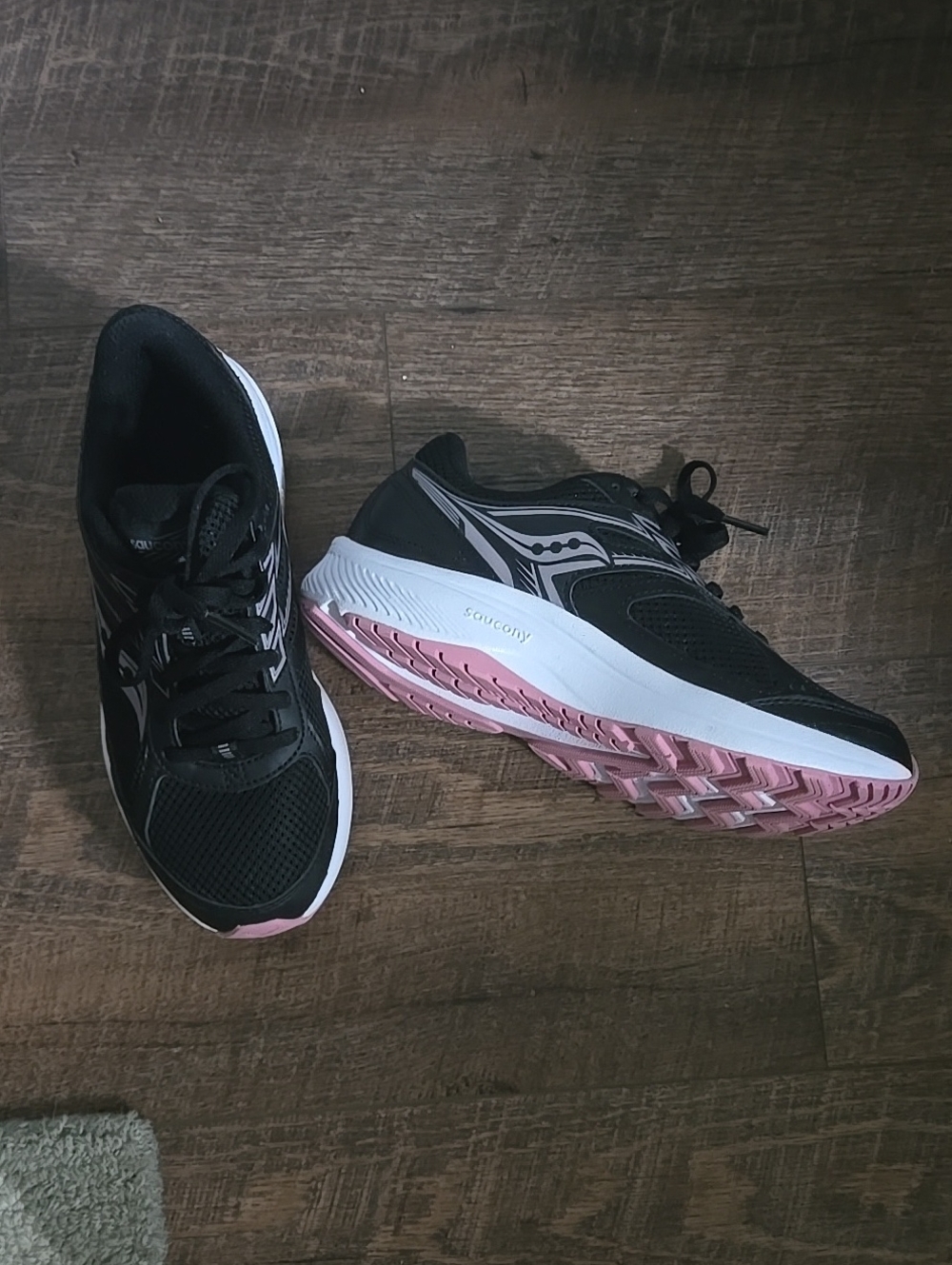 Saucony Women's Black & Pink Athletic Running Sneakers 7.0 Wide